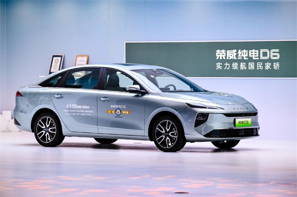 四維裂變重構(gòu)增長邏輯，上汽亮出頭部車企轉(zhuǎn)型進(jìn)化新樣本