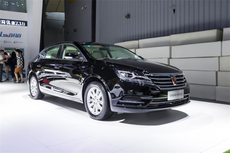 全新榮威950、榮威e950定義“高級轎車” 成都車展亮相售價16.88萬起 互聯(lián)網(wǎng)汽車上市一周年 系統(tǒng)升級帶來顛覆式進化