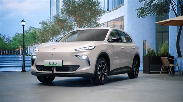 開創(chuàng)傳統(tǒng)車企先河，MG重新發(fā)布ES5，“領(lǐng)先一代、便宜一萬”重塑格局