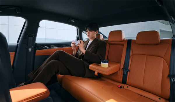 限時先享置換一口價！「10萬級600續(xù)航中級轎車」五菱星光2025款正式上市！