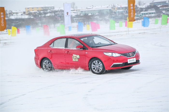為正能量點贊！上汽乘用車獲2015中國品牌代表稱號